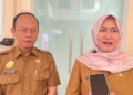 Anggaran Layanan Pasien Non-BPJS Belum Pasti, Pemkab Cirebon Tunggu Keputusan Gubernur Jawa Barat 4 Kepala Dinas Kesehatan Kabupaten Cirebon, Hj Eni Suhaeni (Kanan) Bersama Direktur Utama Rsud Arjawinangun, Bambang Sumardi.