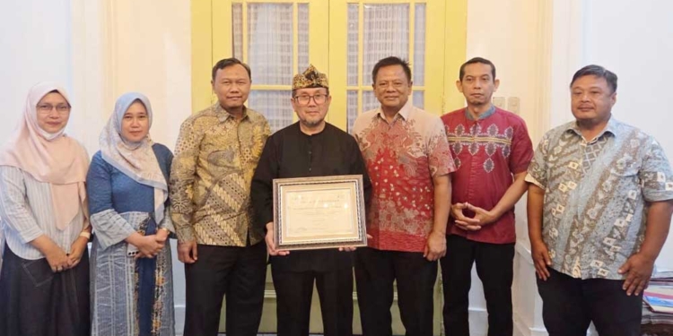 Pemkab Cirebon Raih Peringkat Ketiga Nasional Pengembangan Industri Halal 6 Pemkab Cirebon Raih Peringkat Ketiga Nasional Pengembangan Industri Halal
