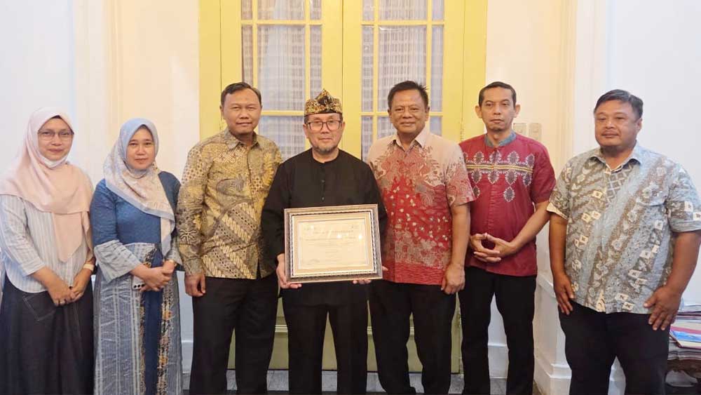 Pemkab Cirebon Raih Peringkat Ketiga Nasional Pengembangan Industri Halal 1 Pemkab Cirebon Raih Peringkat Ketiga Nasional Pengembangan Industri Halal