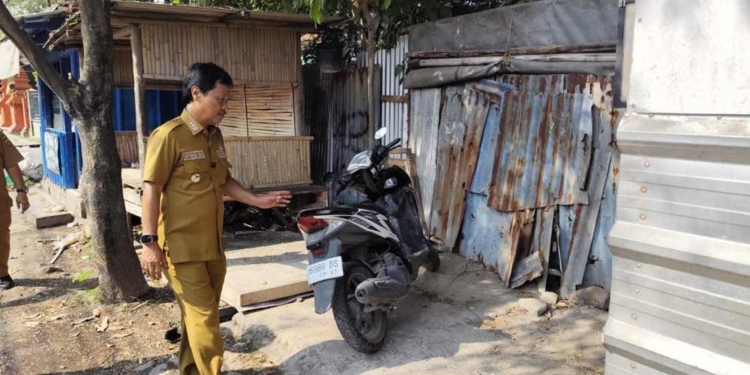Drainase Tertutup Bangunan, Pemkot Cirebon Tata Jalan Pancuran 6 Wali Kota Cirebon Effendi Edo Saat Meninjau Jalan Pancuran Yang Drainase Nya Banyak Ditutupi Bangli