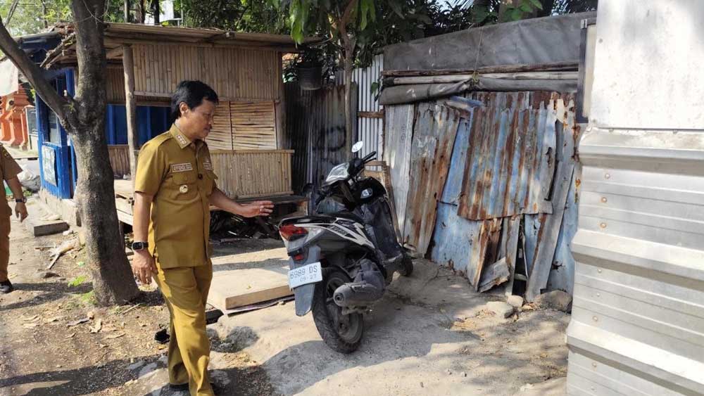Drainase Tertutup Bangunan, Pemkot Cirebon Tata Jalan Pancuran 1 Wali Kota Cirebon Effendi Edo Saat Meninjau Jalan Pancuran Yang Drainase Nya Banyak Ditutupi Bangli