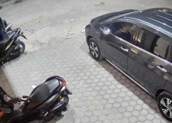 Motor Pasien Klinik Gigi di Tuparev Cirebon Dicuri, Aksi Terekam CCTV 1 Tangkapan Layar Rekaman Cctv Yang Memperlihatkan Aksi Pencuri Motor Di Salah Satu Klinik Gigi Di Jalan Tuparev Kecamatan Kedawung, Kabupaten Cirebon, Selasa, 27 Oktober 2026.*