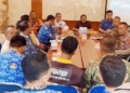 5 November 2026 Bangunan Liar di Sumber-Weru Bakal Ditertibkan, Satpol PP Kabupaten Cirebon Lakukan Persiapan 2 Kepala Satpol Pp Kabupaten Cirebon, Imam Ustadi, Bersama Para Kuwu Dan Camat Menggelar Rapat Koordinasi Persiapan Penertiban Pedagang Liar Di Sepanjang Jalan Fatahillah Sumber-Weru, Rabu, 28 Oktober 2026.