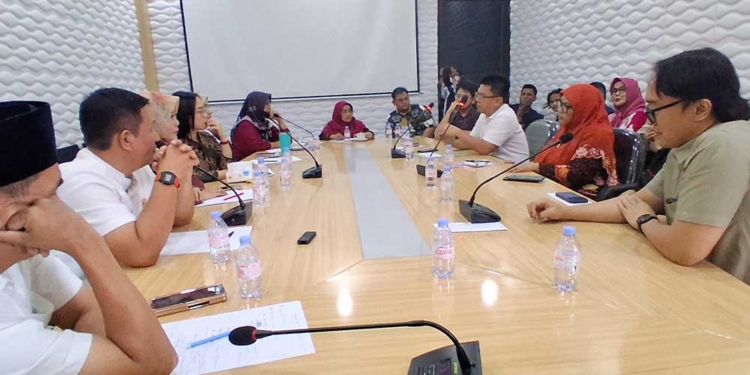 Keselamatan Pasien RSD Gunung Jati Jadi Sorotan, Persoalan Tata Kelola, Kerusakan Alat Kesehatan, hingga Kekosongan Obat 8 Suasana Rapat Dengar Pendapat Komisi Iii Dprd Kota Cirebon Dengan Rs Gunung Jati, Rabu, 14 Oktober 2026.
