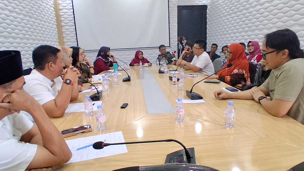 Keselamatan Pasien RSD Gunung Jati Jadi Sorotan, Persoalan Tata Kelola, Kerusakan Alat Kesehatan, hingga Kekosongan Obat 1 Suasana Rapat Dengar Pendapat Komisi Iii Dprd Kota Cirebon Dengan Rs Gunung Jati, Rabu, 14 Oktober 2026.