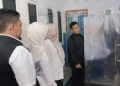 DKP3 Kota Cirebon Soroti Pengolahan Telur Puyuh di Luar Dapur SPPG 2 Kepala Dkp3 Kota Cirebon Elmi Masruroh Saat Sidak Ke Sppg Kalijaga.
