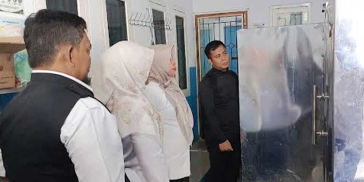 DKP3 Kota Cirebon Soroti Pengolahan Telur Puyuh di Luar Dapur SPPG 6 Kepala Dkp3 Kota Cirebon Elmi Masruroh Saat Sidak Ke Sppg Kalijaga.