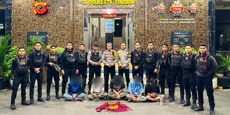Tim Rainmas 852 Polresta Cirebon Mengamankan Sejumlah Pemuda Yang Diduga Hendak Tawuran Di Gempol, Selasa, 29 September 2026 Malam.